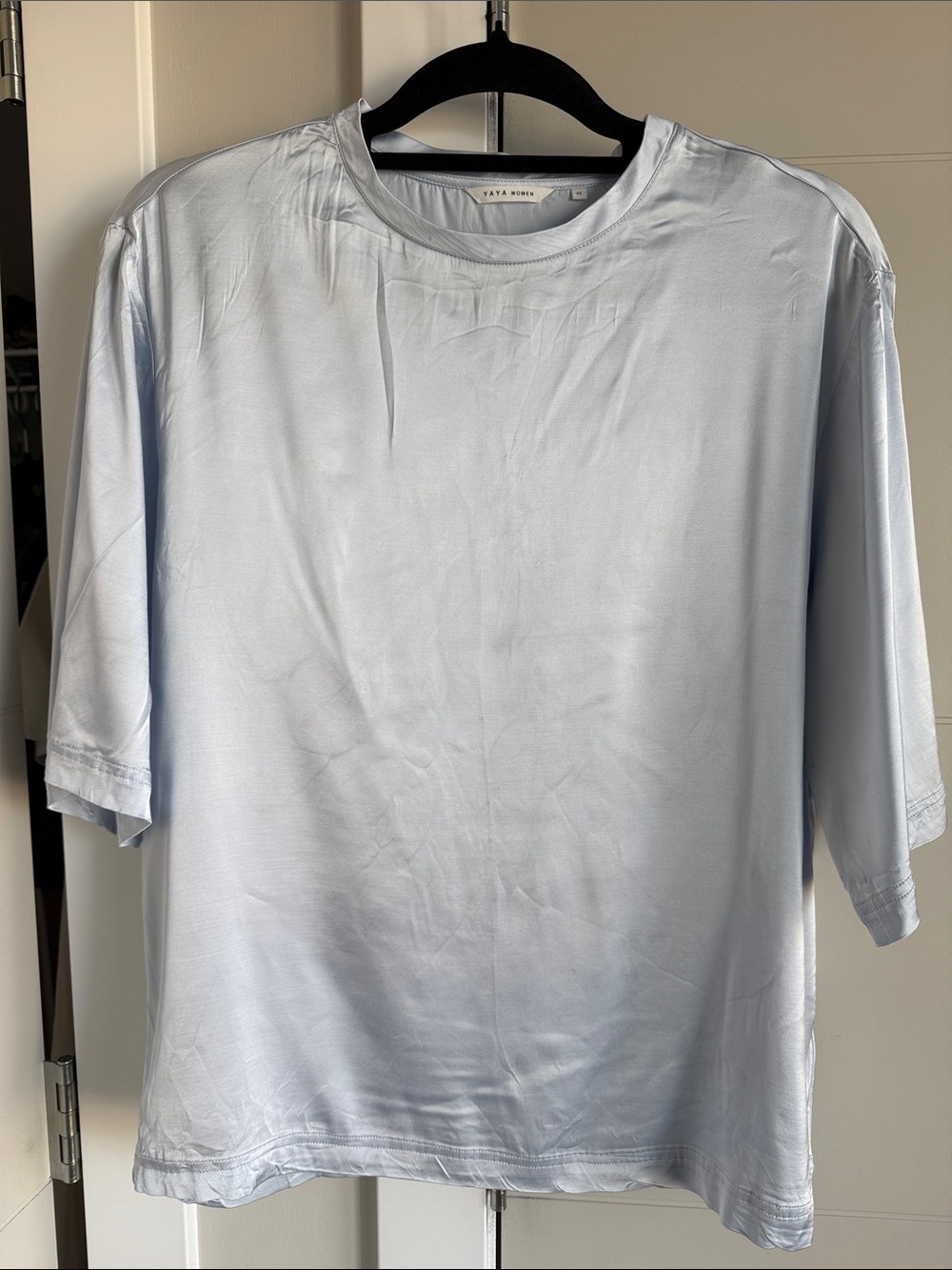 Baby blue satin t-shirt - Picture 5 of 7